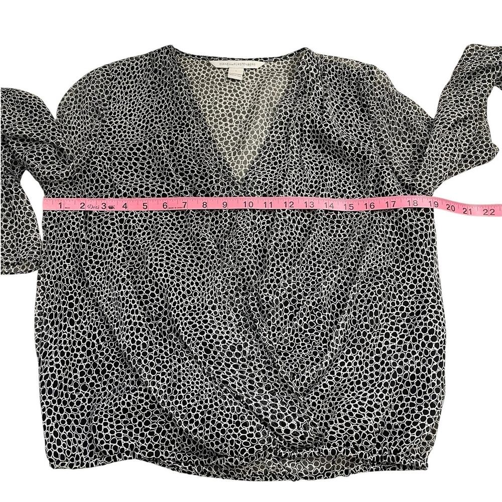 Diane Von Furstenberg Svetlana Silk Faux Wrap Top Black White Size 4 Career Chic - Picture 8 of 13